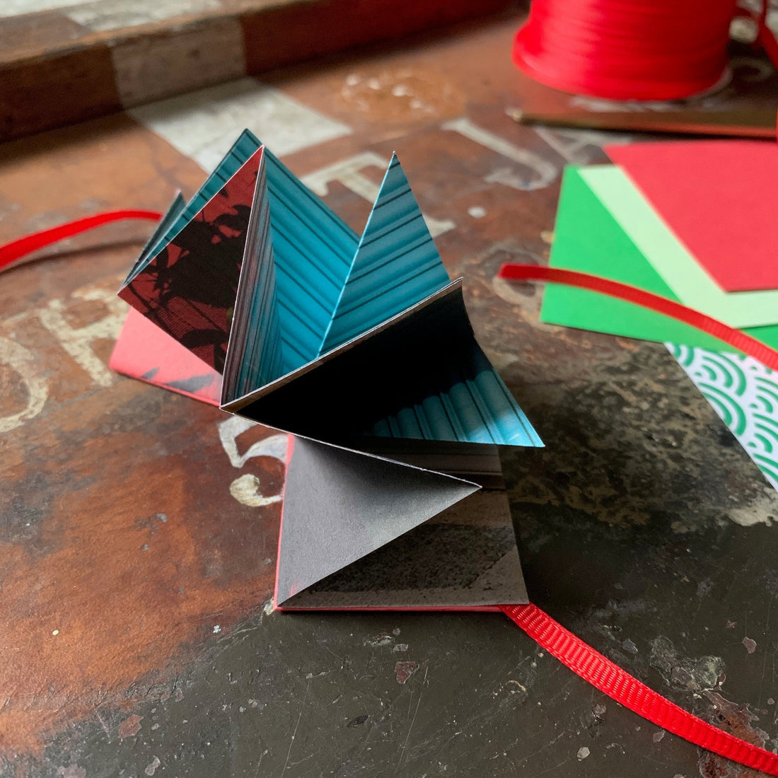 Make an origami star book (Sat 28 Nov)
